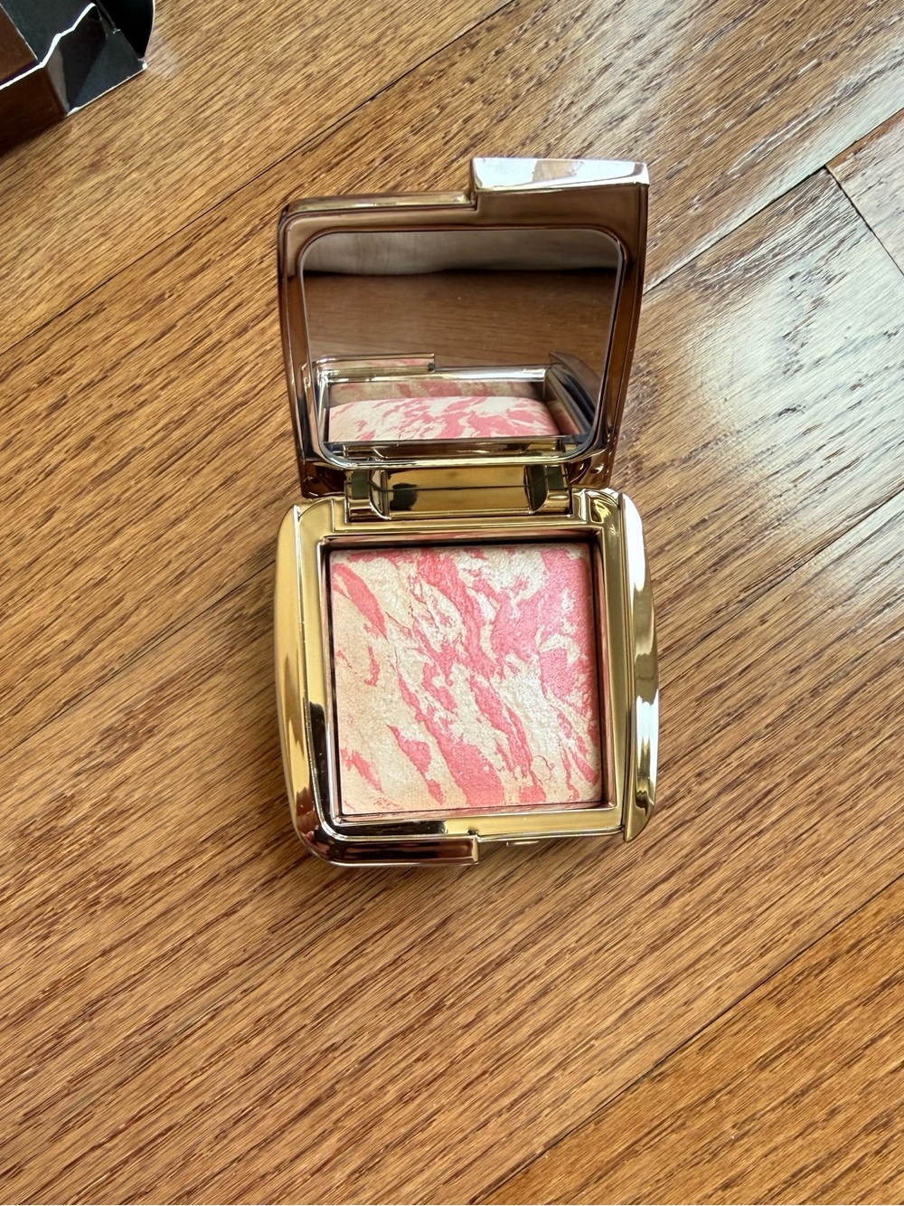 Hourglass Ambient Strobe Lighting Blush - Incandescent Electra BNIB